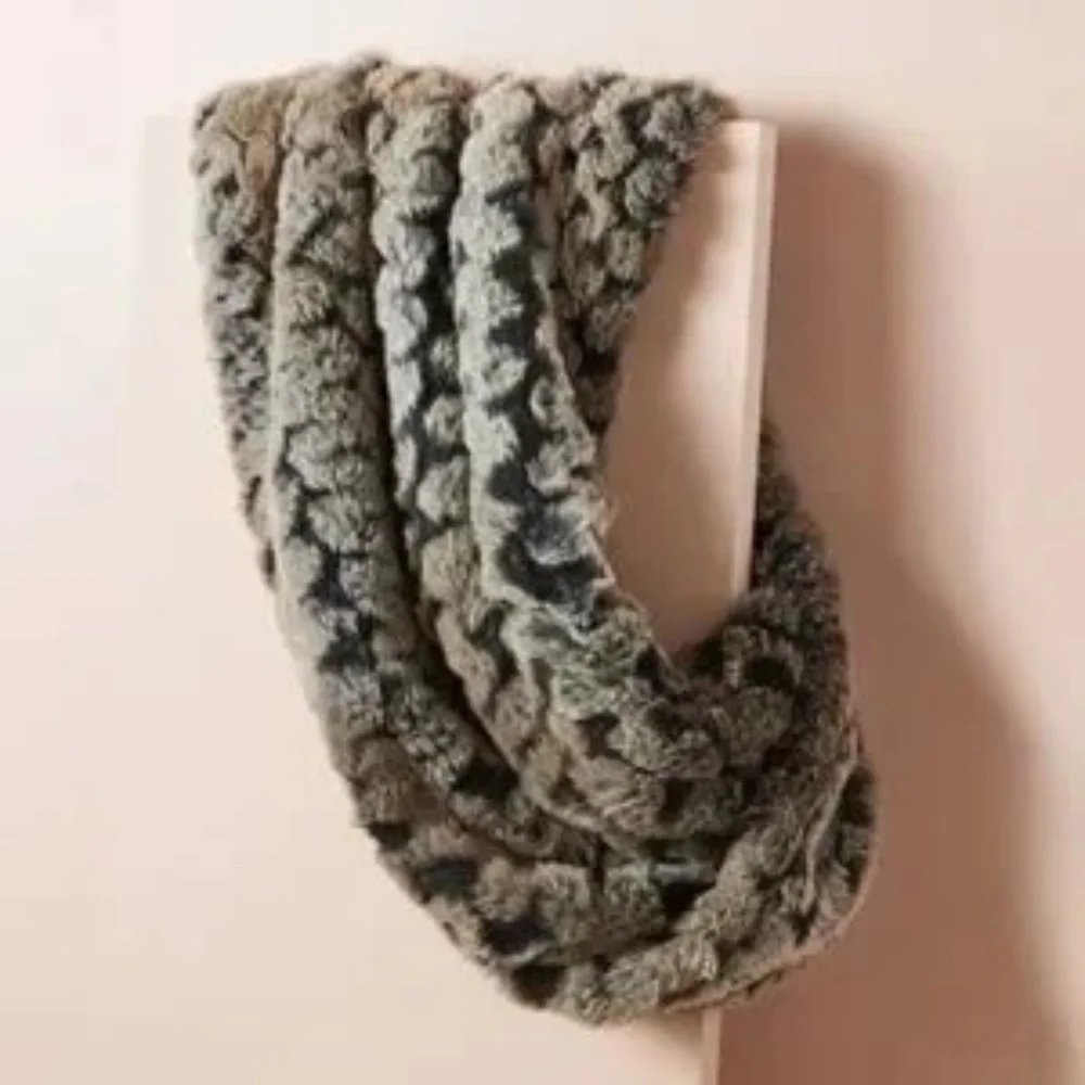 NWT Anthropologie Grey  Remi Faux Fur Infinity Scarf - Picture 2 of 3